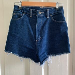 Frayed hi wasted denim shorts